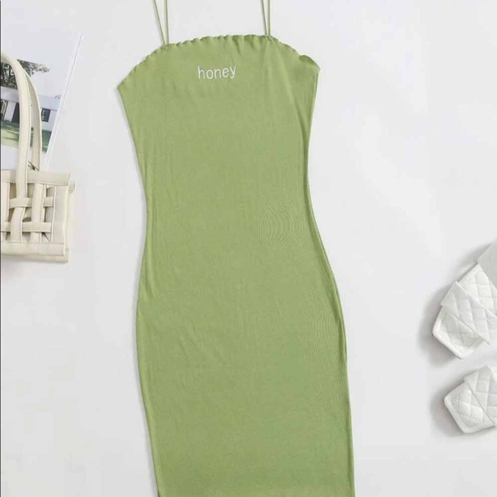 DRESSES - Picture 3 of 5